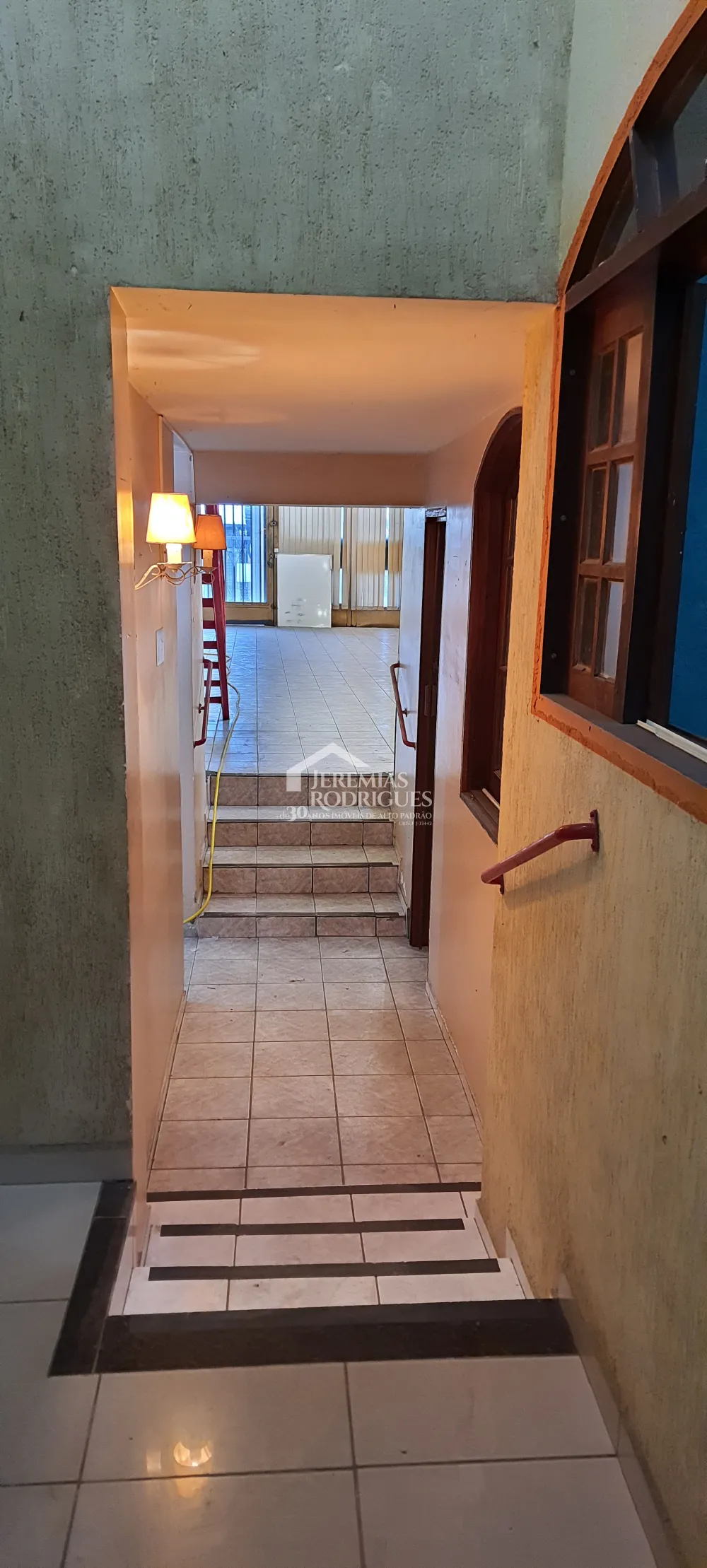 Prédio comercial com 310 m² -  Independencia - Taubaté/SP