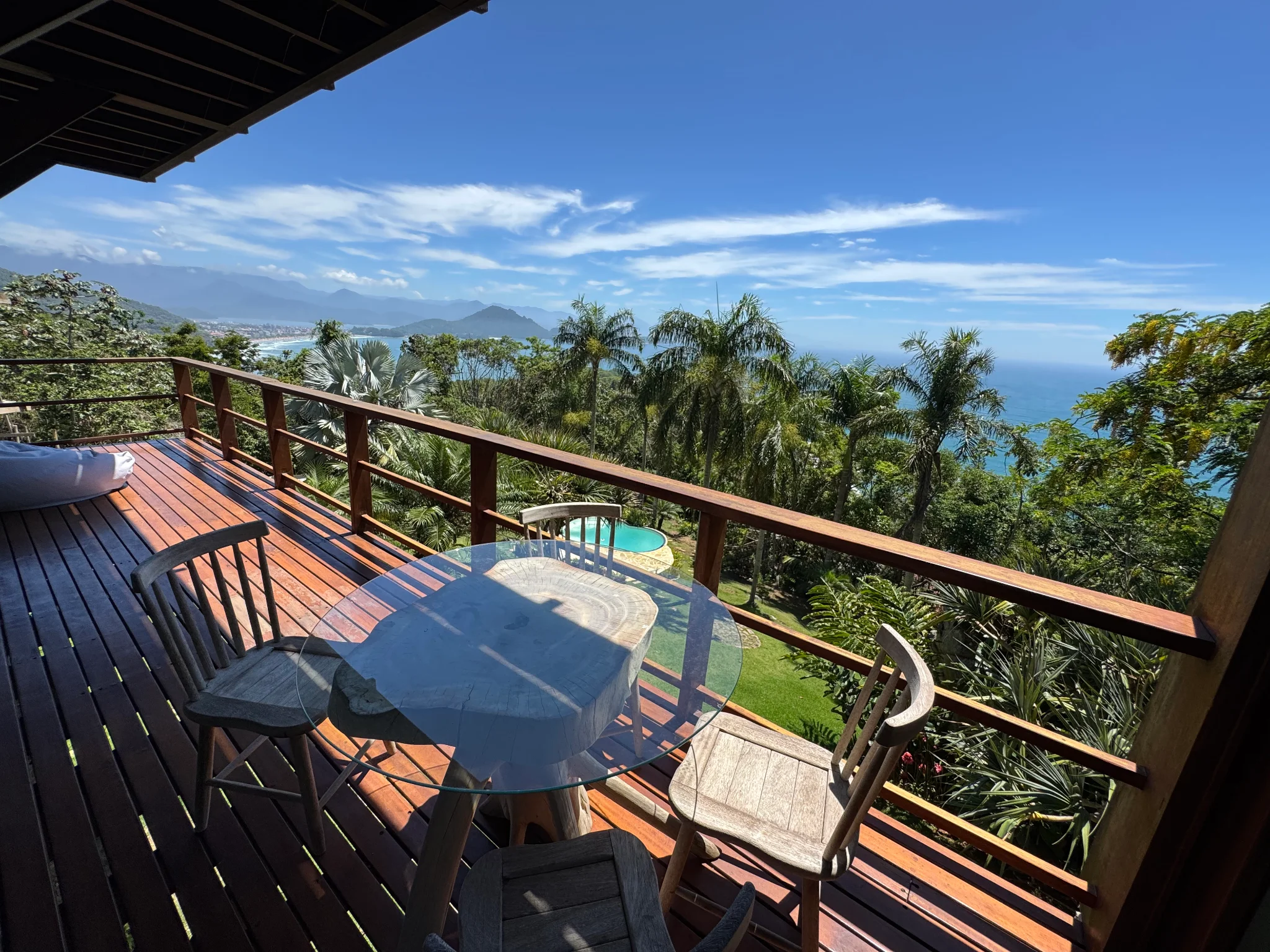 Casa à venda com 3 suítes no Condomínio Ponta das Toninhas em Ubatuba/SP. 