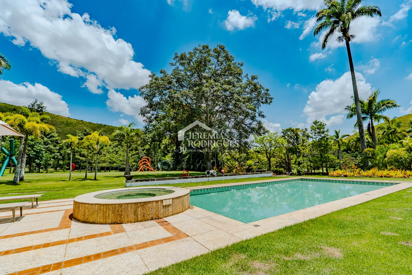 Fazenda à venda com 3.389.000,00 m² em Piraí/RJ.