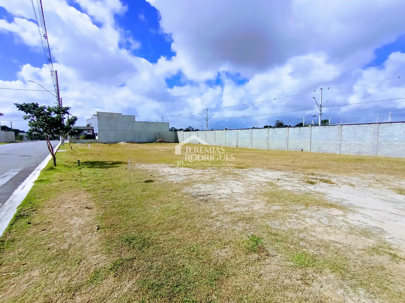 Terreno à venda com 253 m² no Condomínio Pérola do Vale em Tremembé/SP