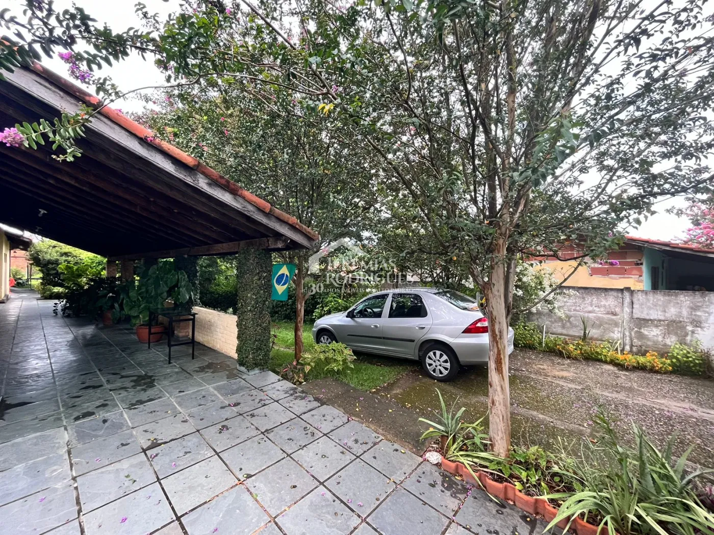 Terreno com 1.800 m² no bairro Campo Alegre em Pindamonhangaba/SP.