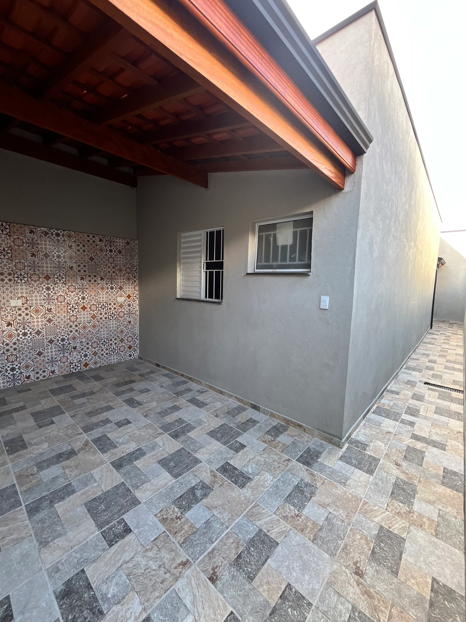 Casa à venda no Portal dos Eucaliptos em Pindamonhangaba com suíte