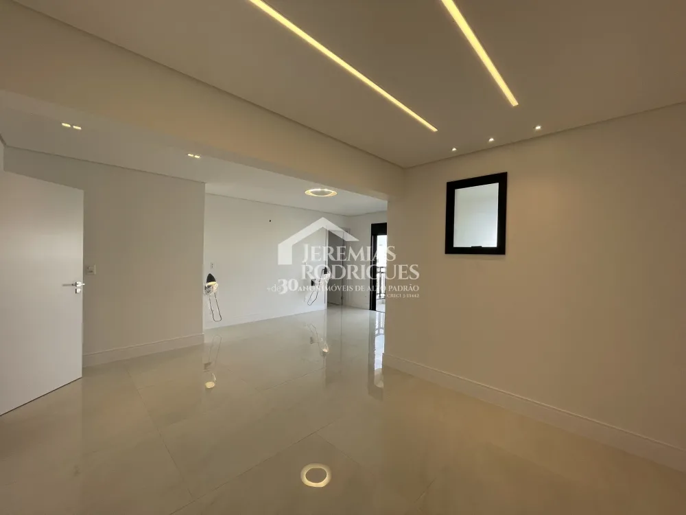 Apartamento com 3 suítes, 211 m² no Edifício Europa em Taubaté/SP
