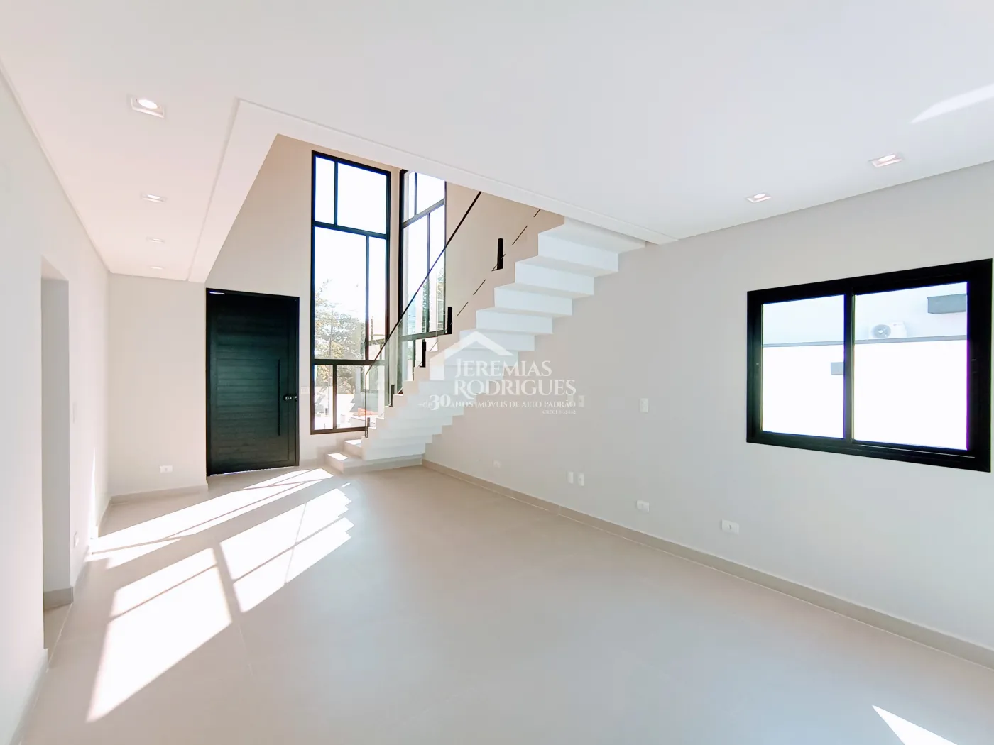 Casa à venda com 3 dormitórios no Condomínio Malibu em Caçapava/SP.