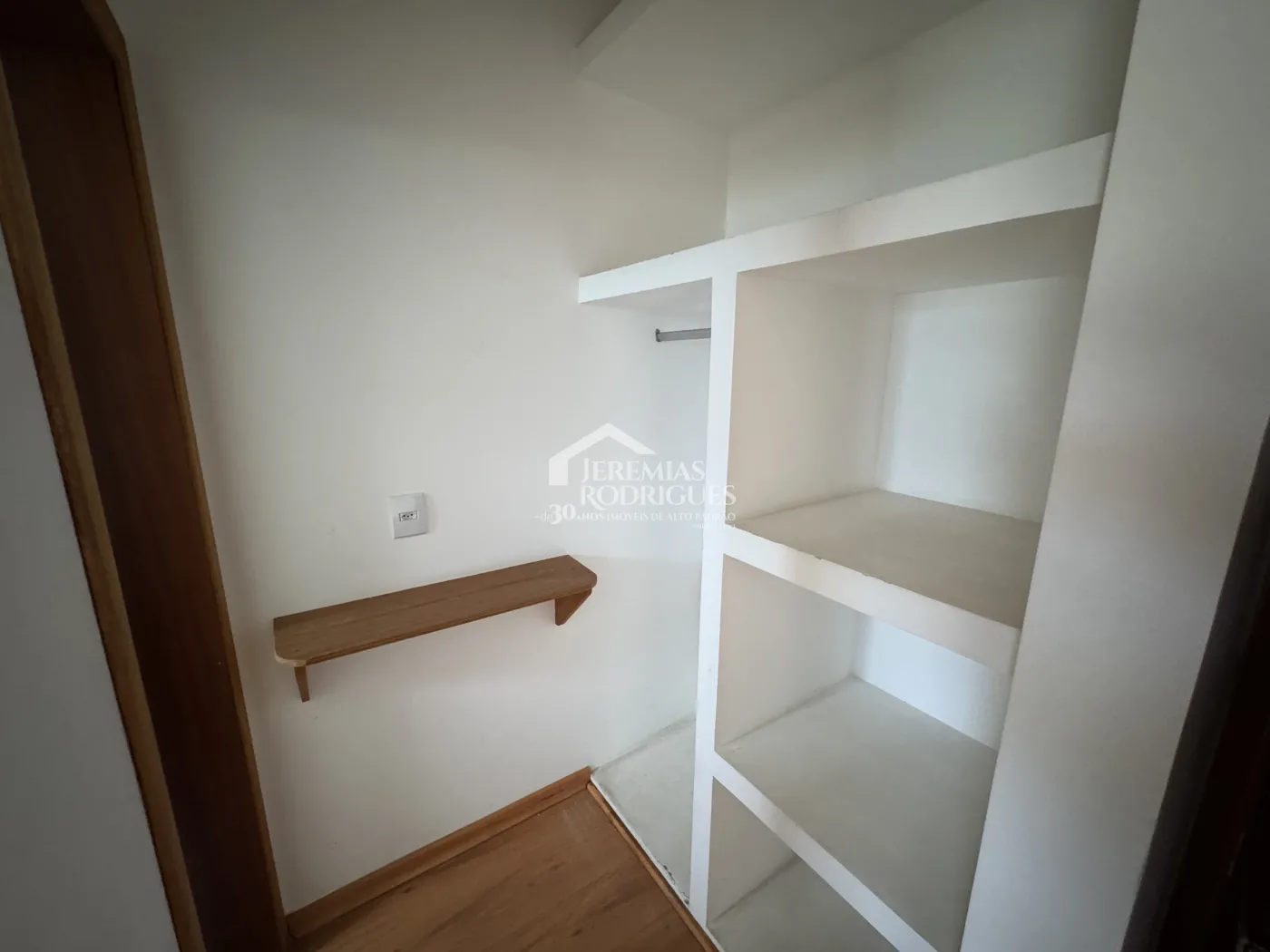 Casa para venda e locação com 4 suítes no Condomínio Village Splendore em Pindamonhangaba/SP.