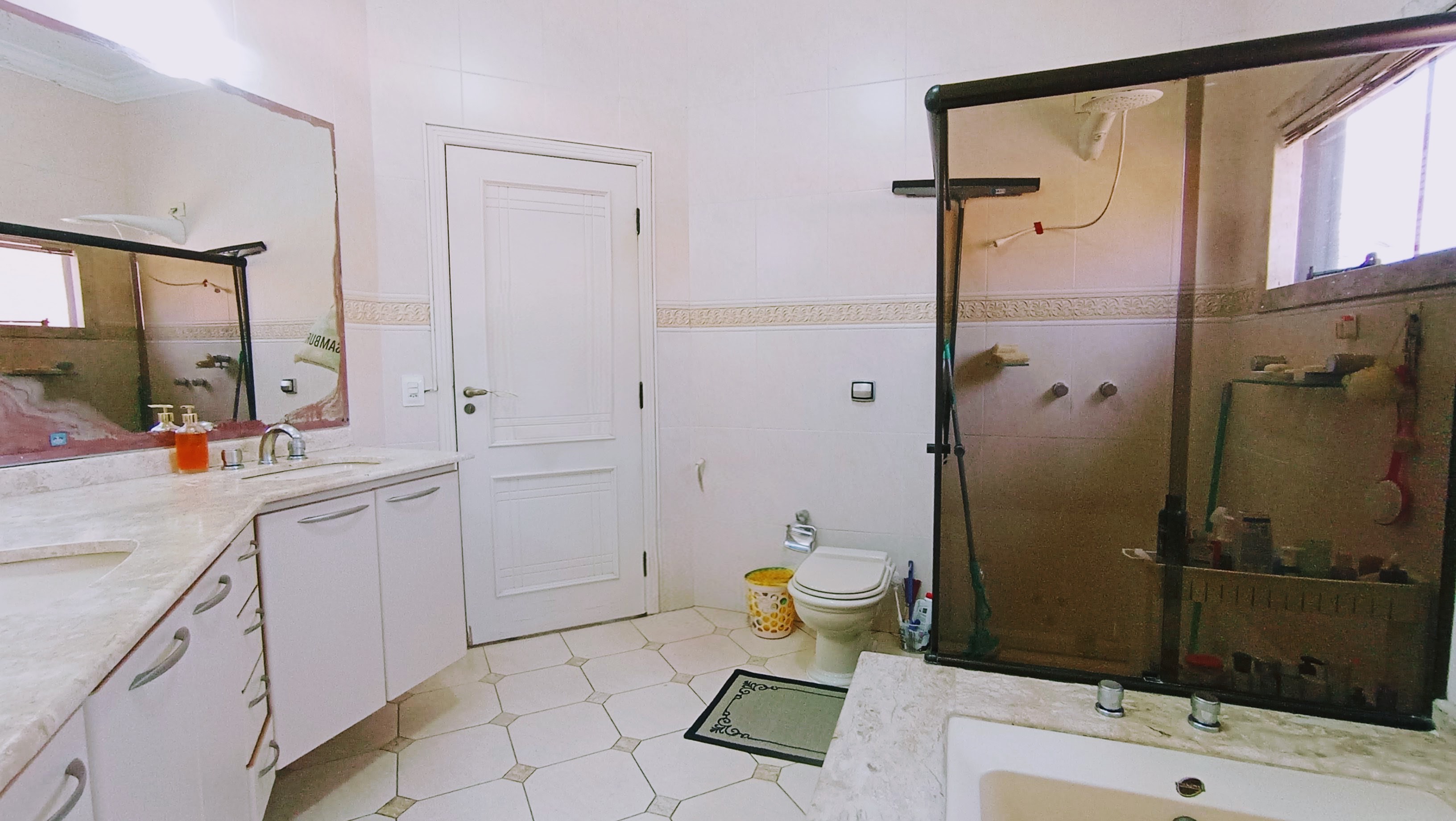 Casa à venda com 4 dormitórios no Condomínio Taubaté Village em Taubaté/SP.