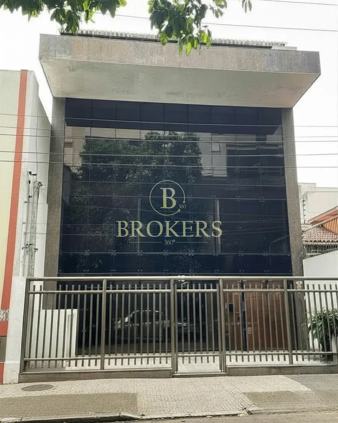 Prédio corporativo independente com 4 pavimentos em Botafogo