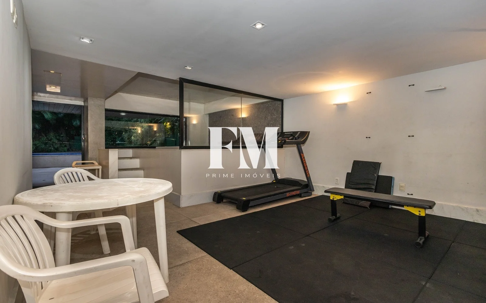 Leblon | Rua Aperana | 2 Quartos (1 Suíte) | 79m² com Varanda e Vaga a Poucos Metros da Praia - foto 47