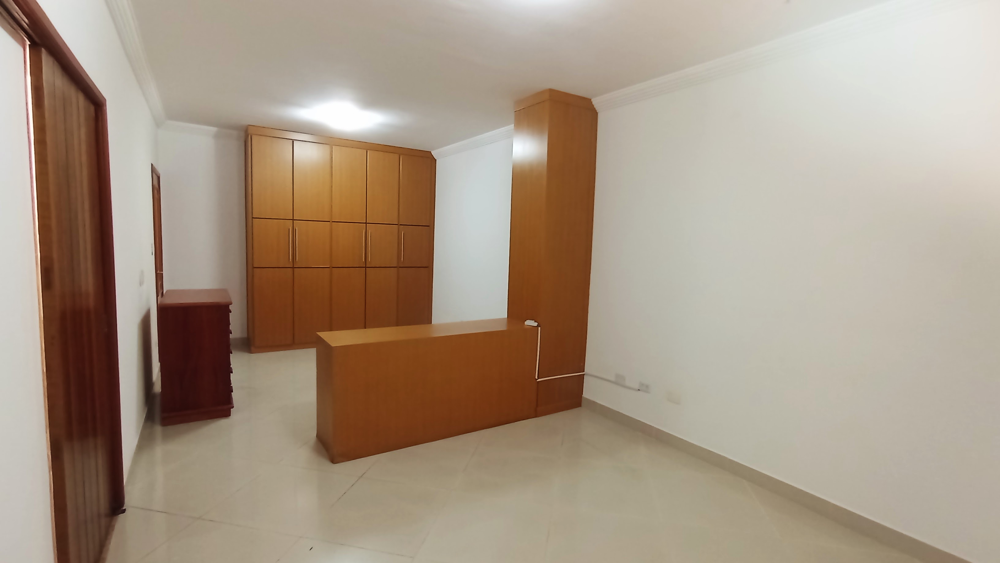 Casa à venda com 3 dormitórios no Condomínio Taubaté Village em Taubaté/SP.