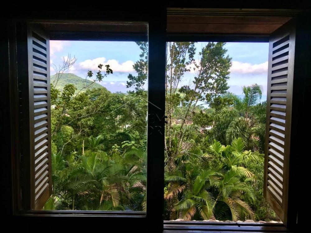 Casa à venda no Condomínio Domingas Dias em Ubatuba/SP.