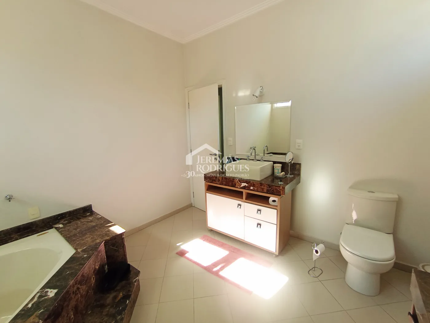 Casa à venda com 4 dormitórios no Condomínio Village Paineiras em Pindamonhangaba/SP