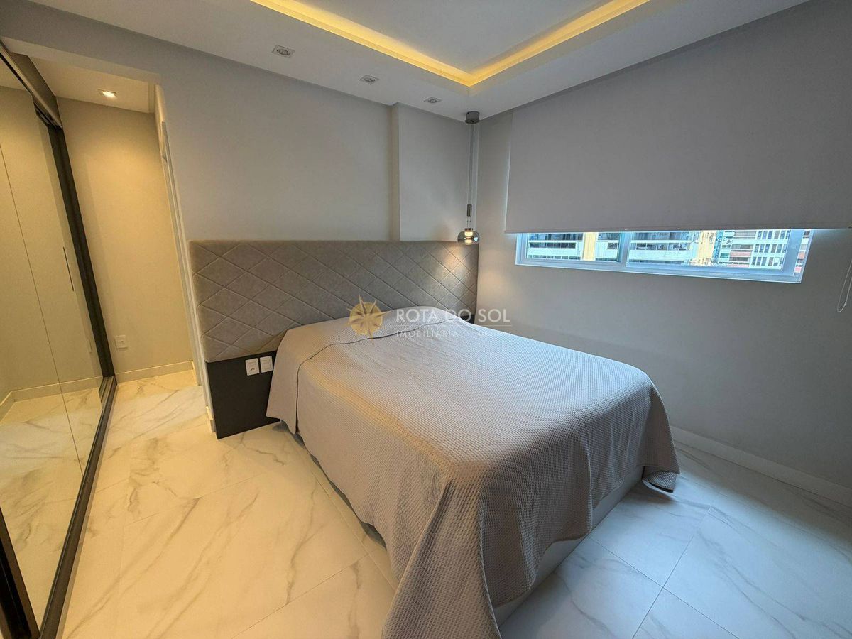 Apartamento Mobiliado 4 Suítes à Venda Meia Praia Itapema SC
