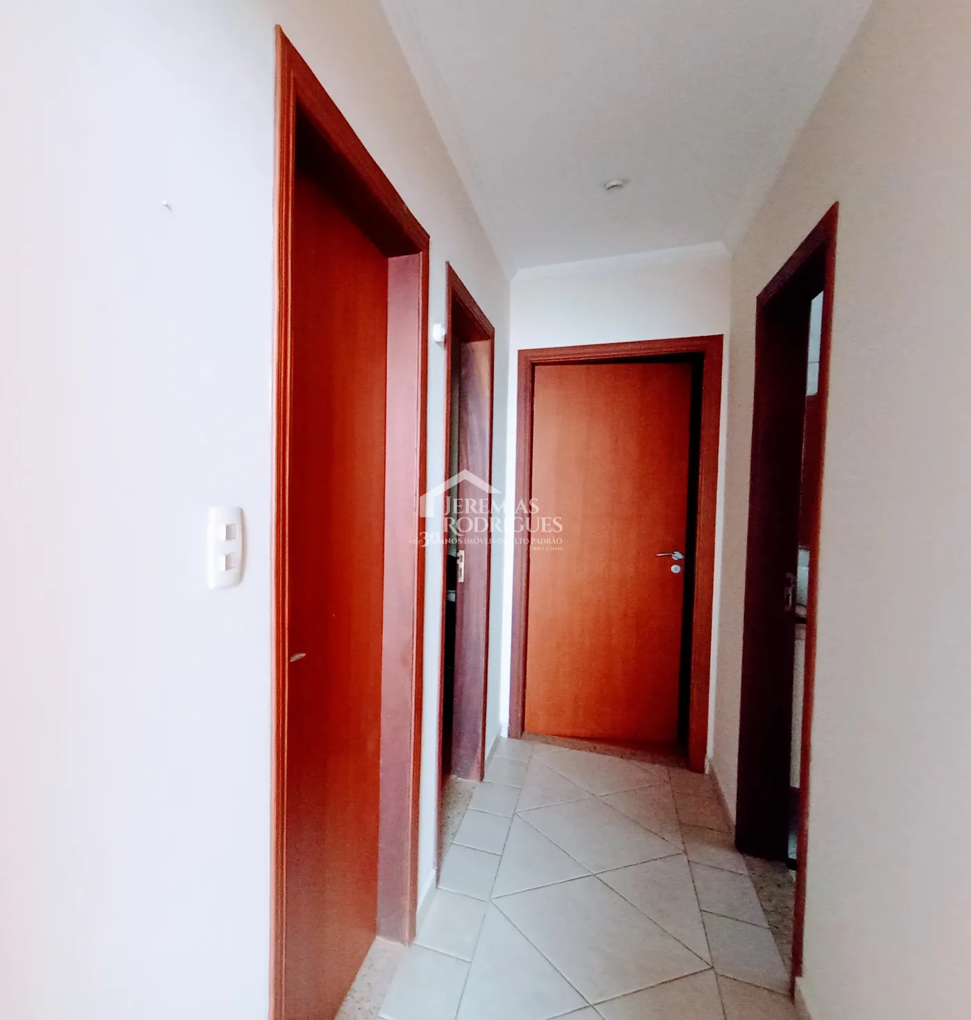Casa à venda com 3 dormitórios no Condomínio Vale dos Príncipes em Taubaté/SP.