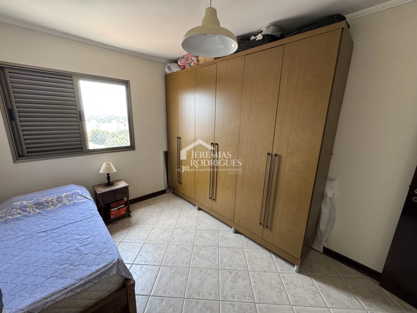 Apartamento à venda com 3 suítes, 276 m² no Edifício Vienna em Pindamonhangaba/SP.
