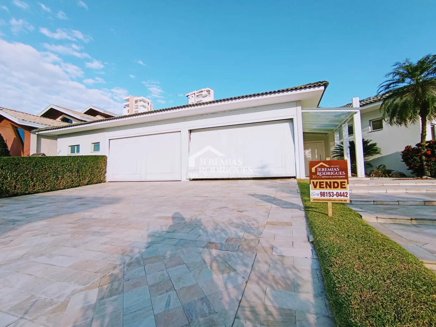 Casa à venda com 4 dormitórios no Condomínio Taubaté Village em Taubaté/SP.