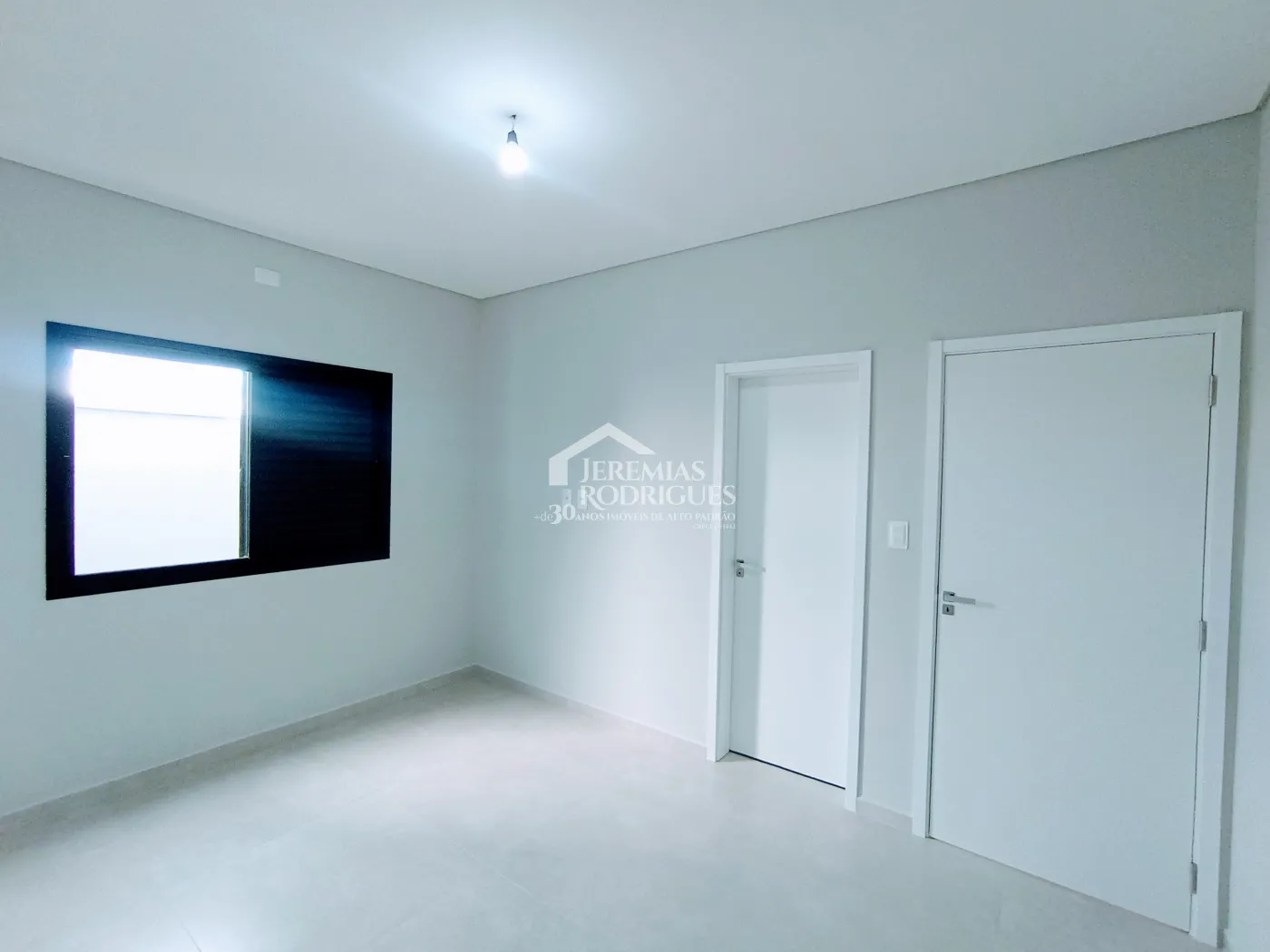 Casa à venda com 3 suítes no Condomínio Ouro Ville em Taubaté/SP