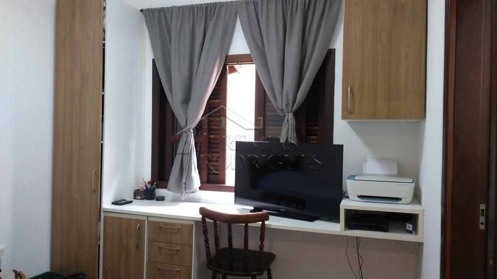 Casa à venda com 4 dormitórios no Condomínio Taubaté Village em Taubaté/SP. 