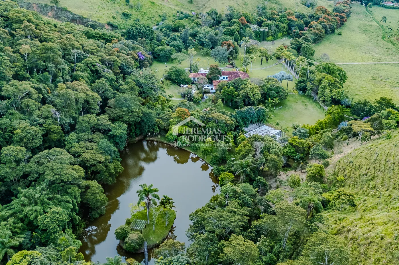 Fazenda à venda com 3.389.000,00 m² em Piraí/RJ.