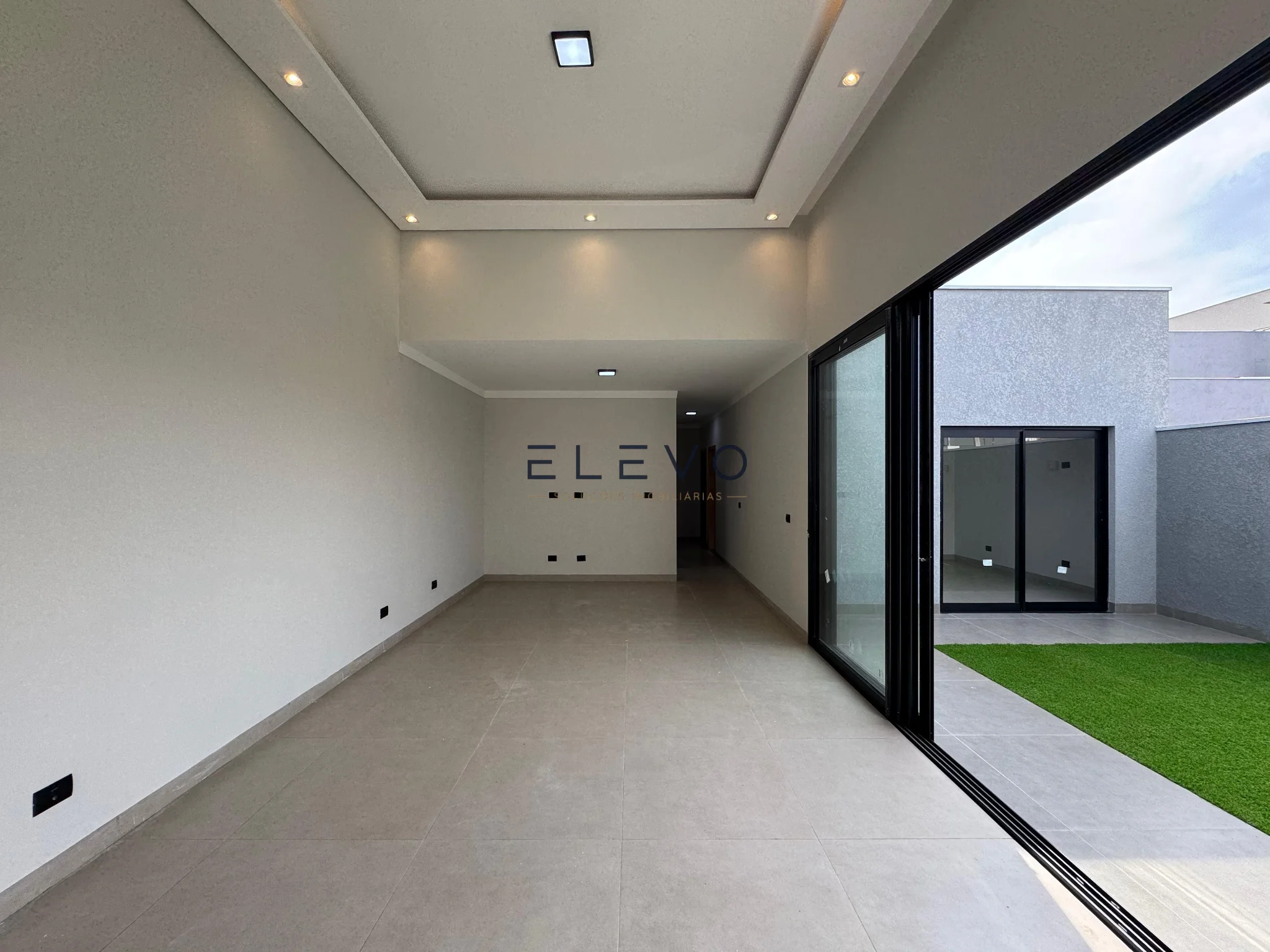 Casa à Venda no Jardim Munique em Maringá | 132m², 3 Quartos, Suíte, Churrasqueira e Espaço para Piscina
