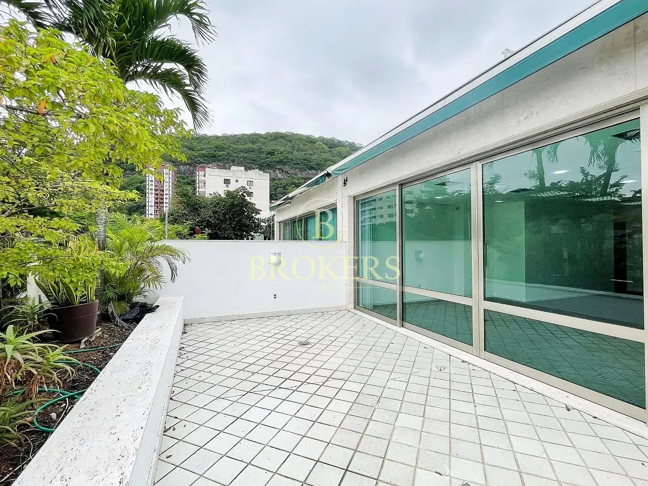 Edifício de sede corporativa exclusiva no Humaitá em localização estratégica da Zona Sul