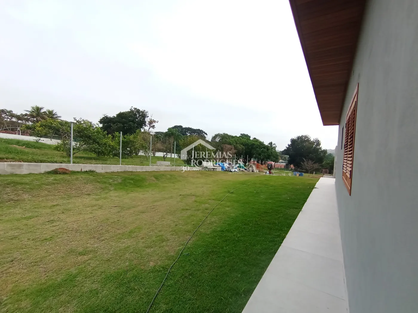 Casa à venda com 4 dormitórios no Condomínio Chácaras Cataguá em Taubaté/SP