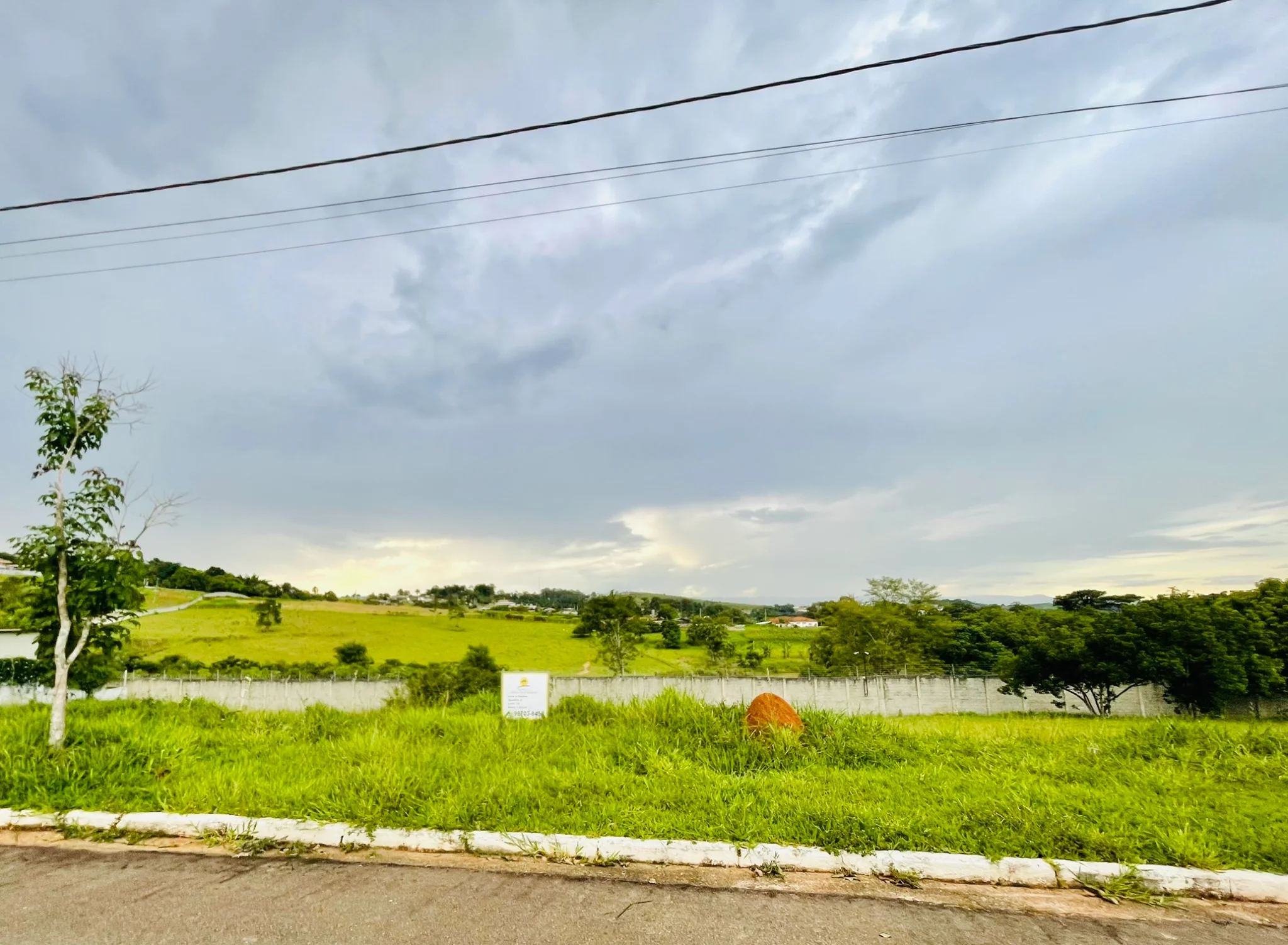 Terreno à venda com 1.011 m² no Condomínio Altos do Cataguá em Taubaté/SP