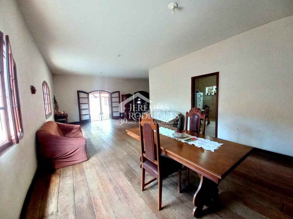 Espetacular casa térrea com piscina, quintal amplo e ótima localização - Pindamonhangaba/SP