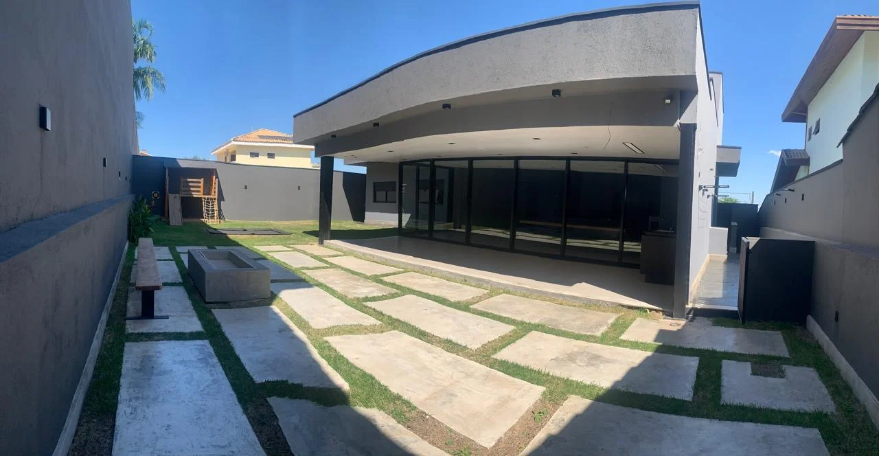 Casa com 3 dormitórios no Condomínio Santa Helena em Caçapava/SP.