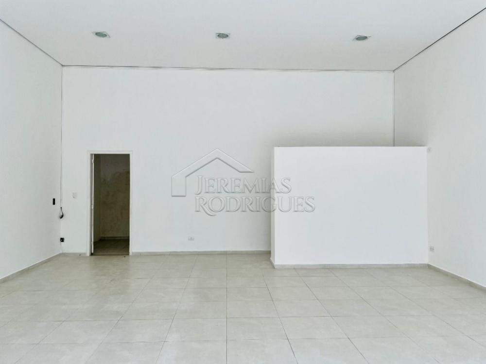 Comercial comercial para locação no Centro em Taubaté/SP.