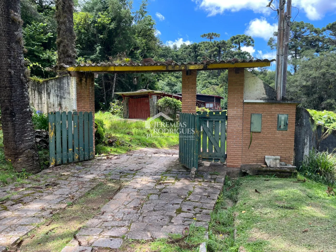 Casa para venda com 3 dormitórios no Jardim do Embaixador em Campos do Jordão/SP