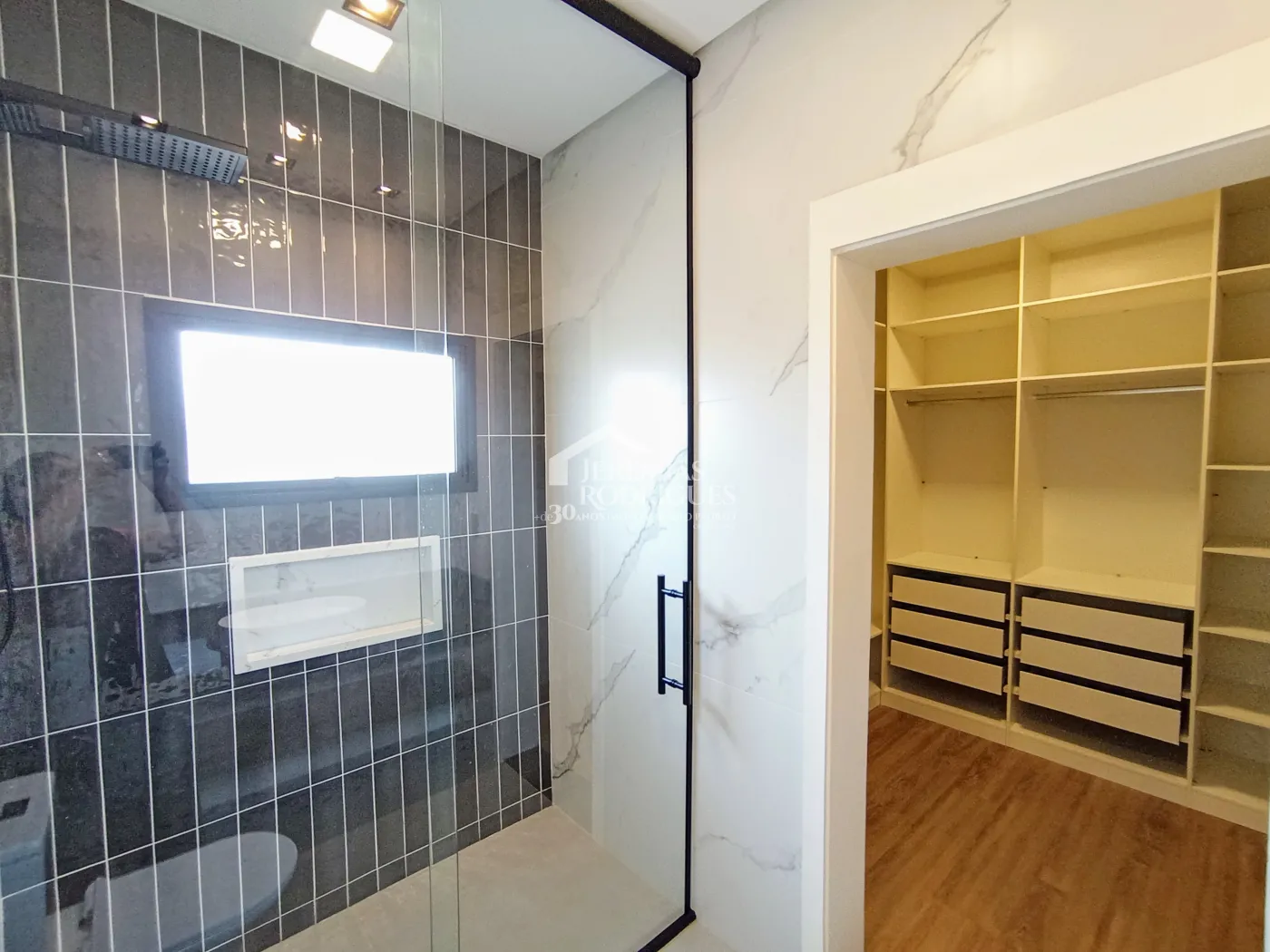 Casa para venda com 4 dormitórios no Condomínio Village Splendore em Pindamonhangaba/SP
