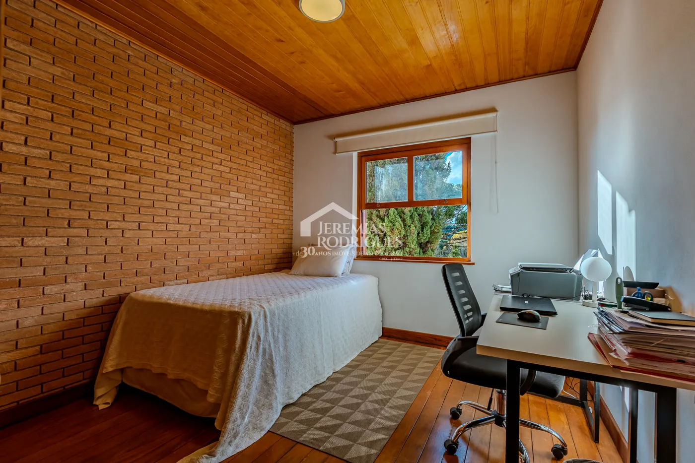 Casa à venda com 3 dormitórios, no bairro Vila Belvedere em Campos do Jordão/SP.