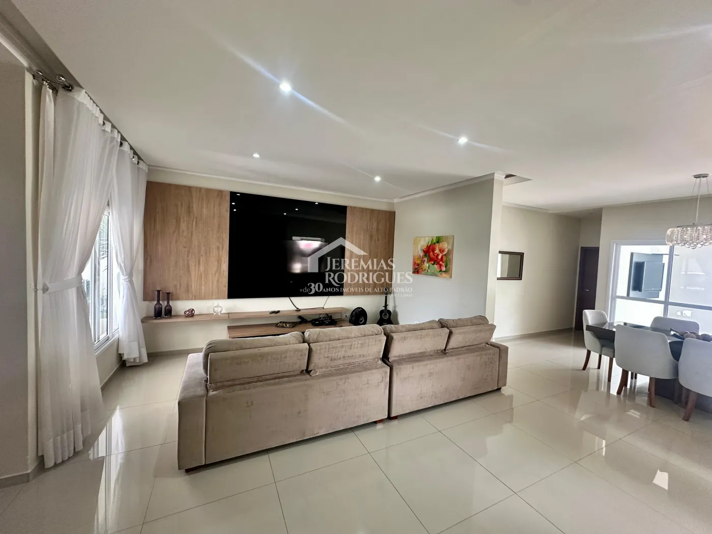 Casa mobiliada para locação com 3 suítes no Condomínio Real Ville em Pindamonhangaba/SP