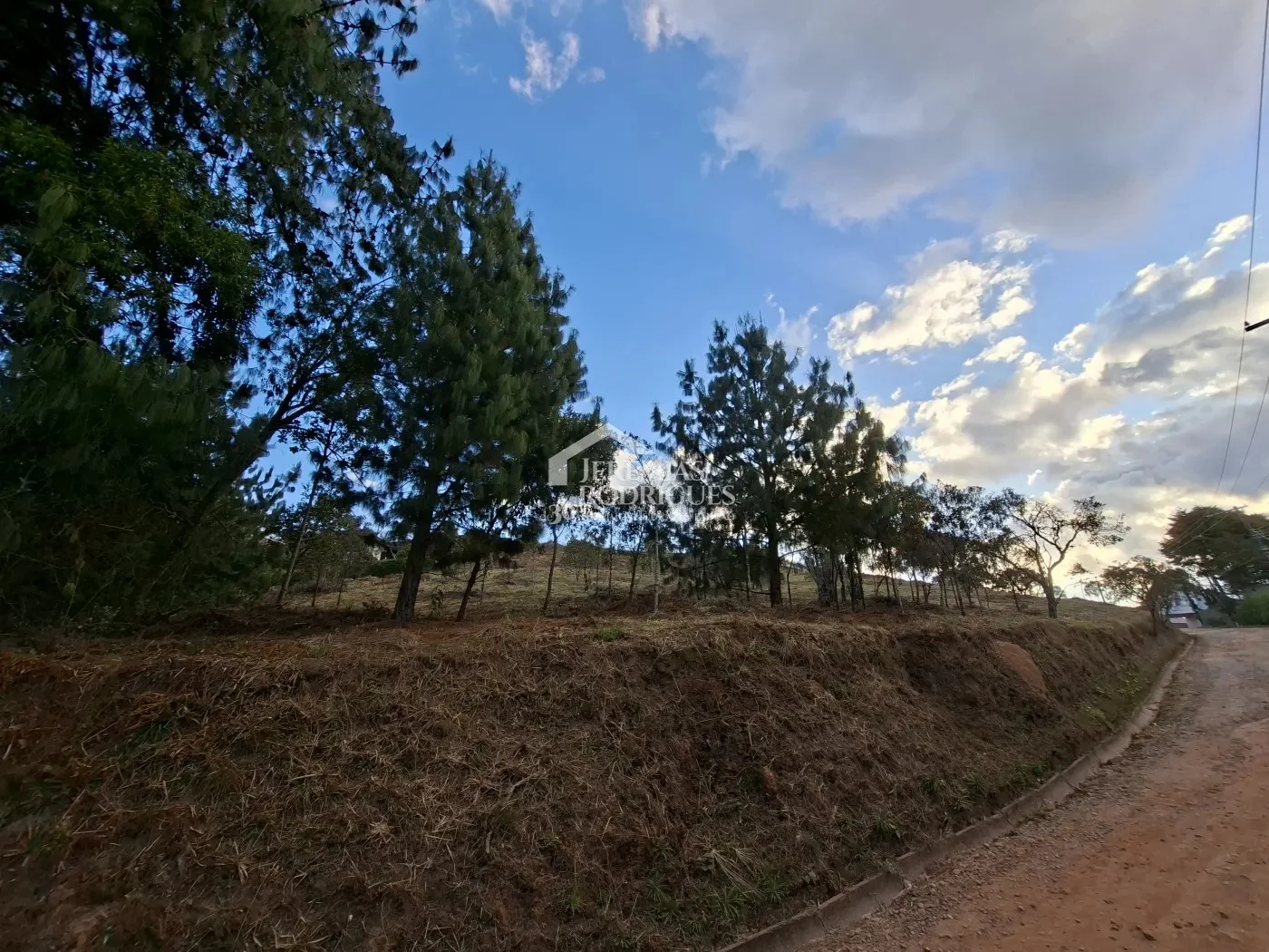 Terreno à venda no Condomínio Pedra do Fogo em Campos do Jordão/SP.