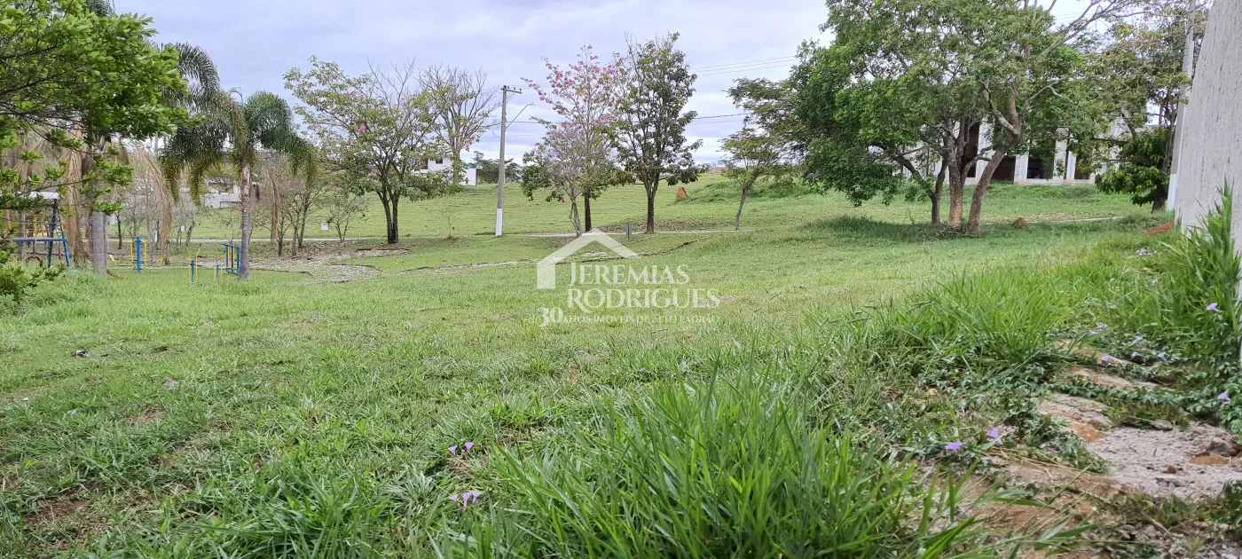 Terreno à venda com 635 m² no Condomínio Altos do Cataguá em Taubaté/SP.