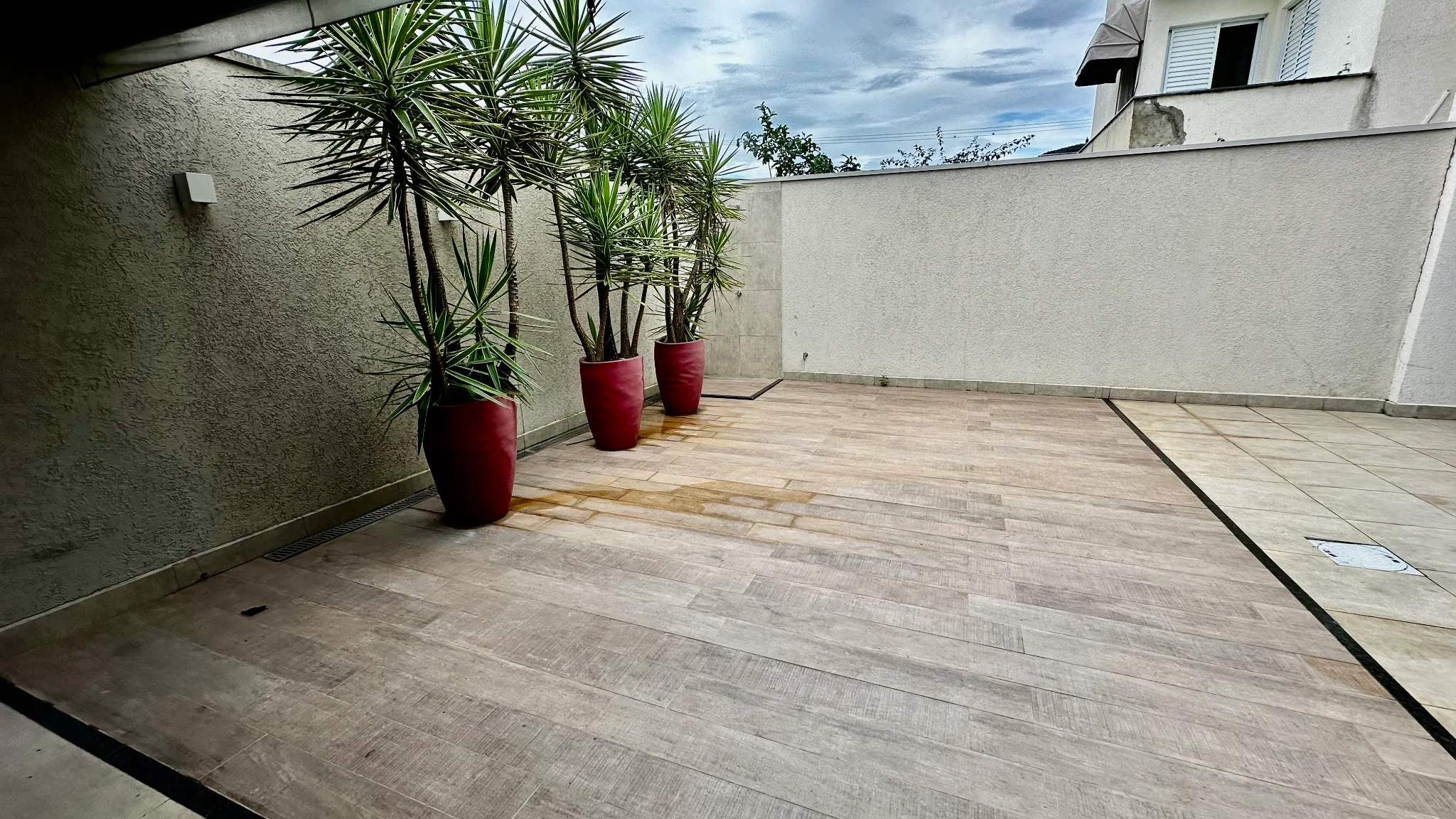 Casa para locação com 4 dormitórios no Campos do Conde II em Tremembé/SP. 