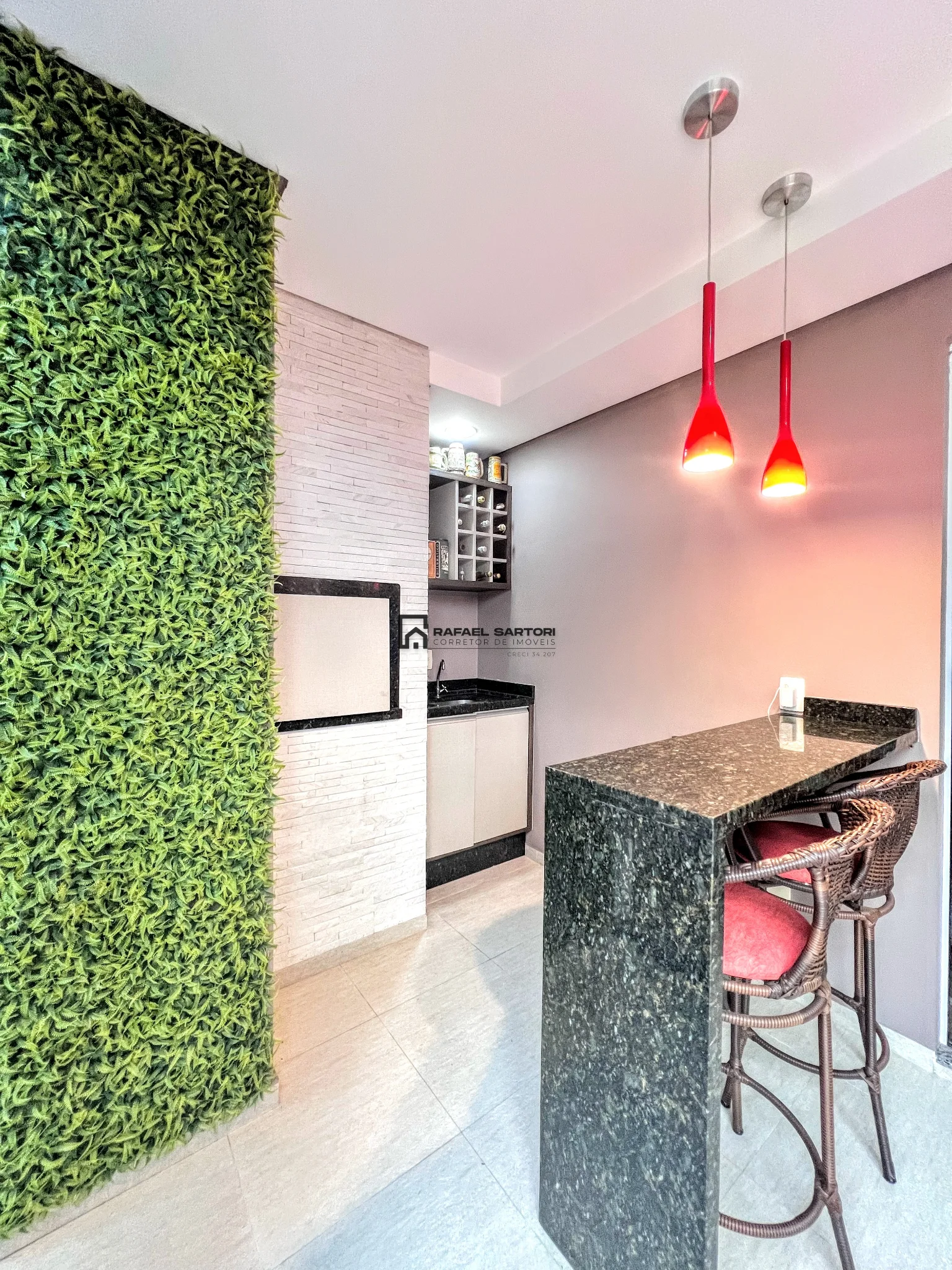 CASA COM 04 SUITES NO AMIZADE