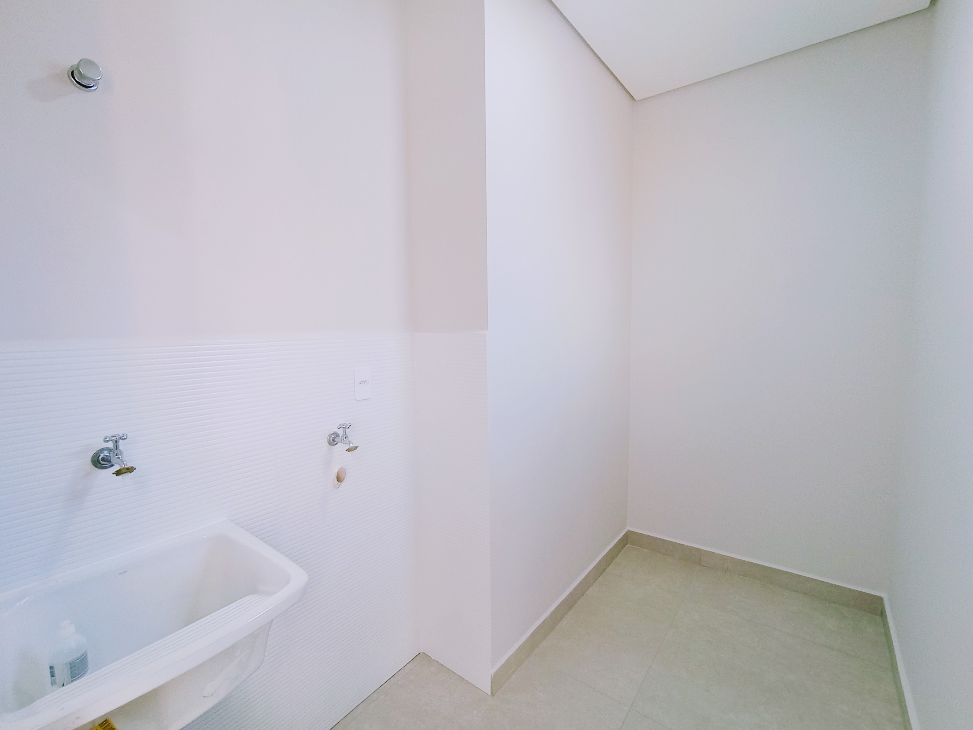 Casa à venda com 3 dormitórios no Condomínio Ouro Ville em Taubaté/SP.