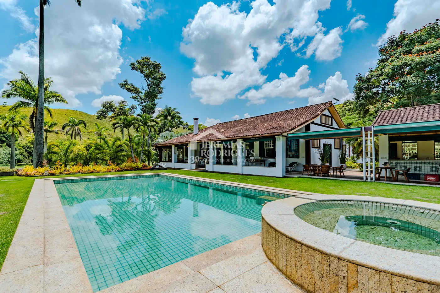 Fazenda à venda com 3.389.000,00 m² em Piraí/RJ.