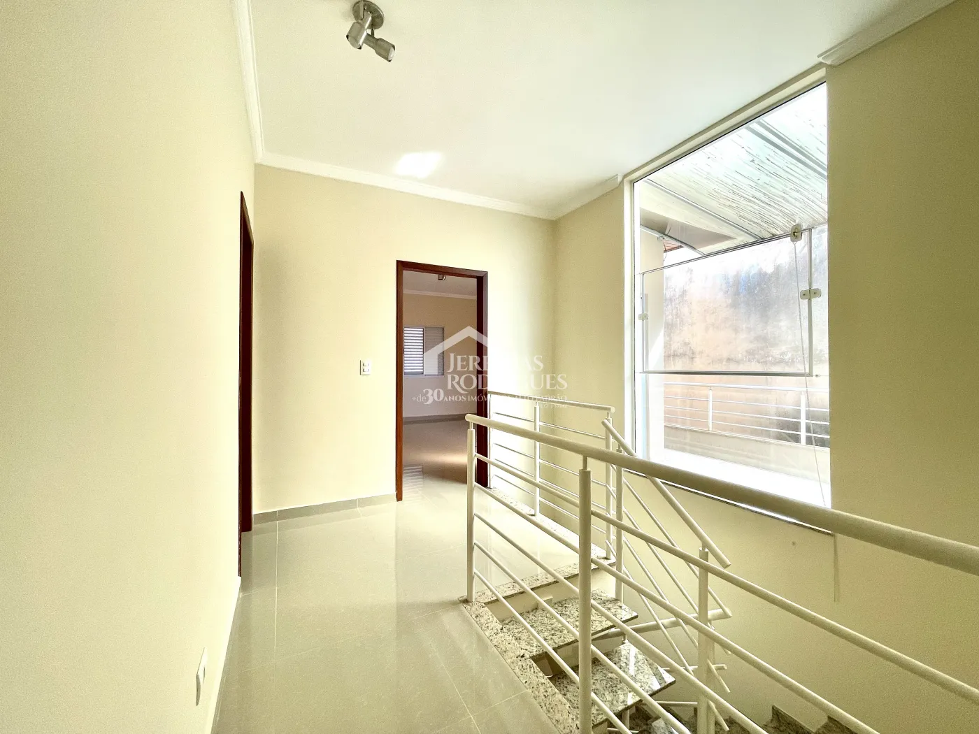 Casa para locação com 3 suítes no Condomínio Campos do Conde III em Tremembé/SP. 