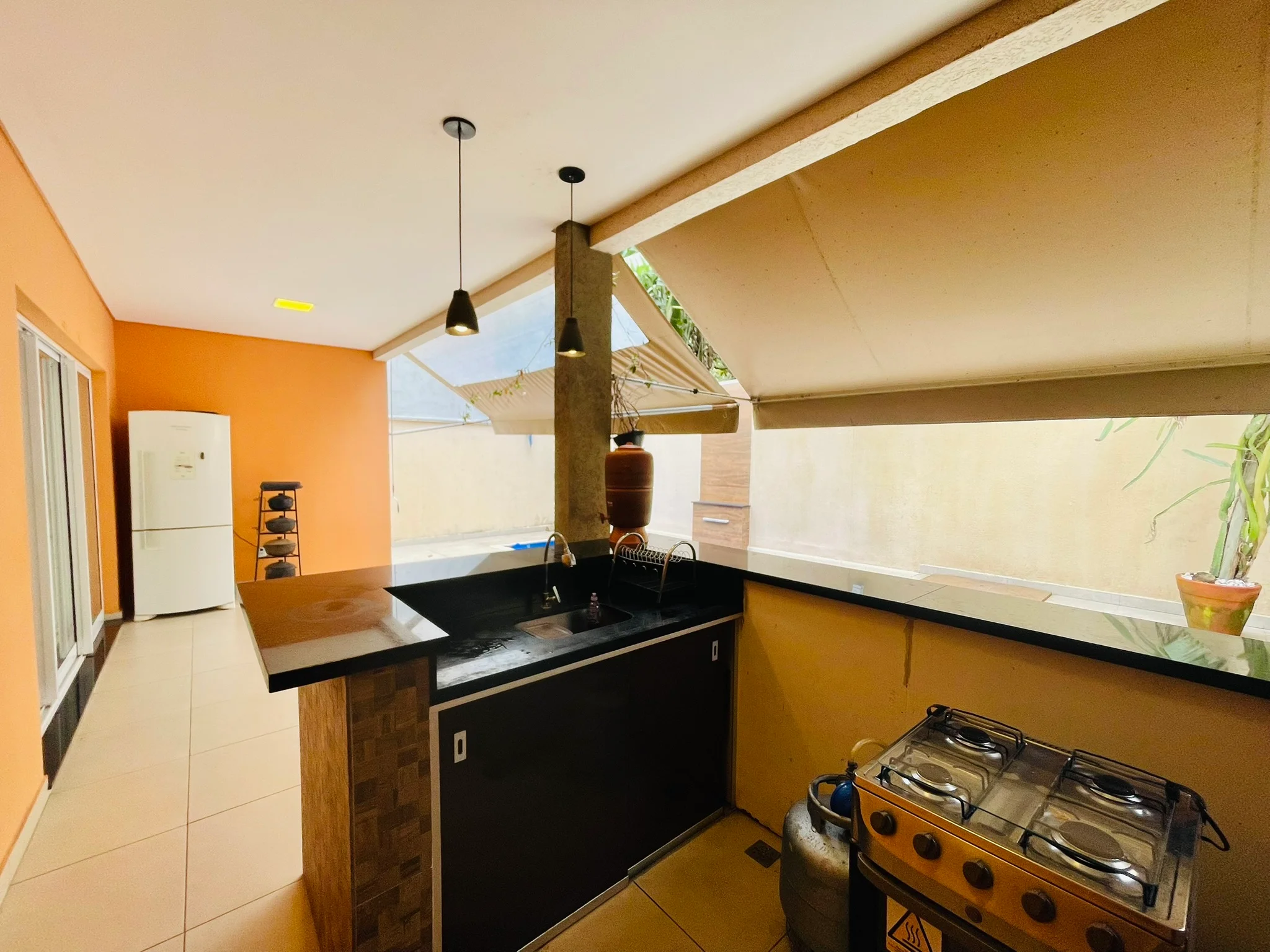 Casa à venda com 3 dormitórios no Condomínio Parque das Araucárias em Tremembé/SP. 