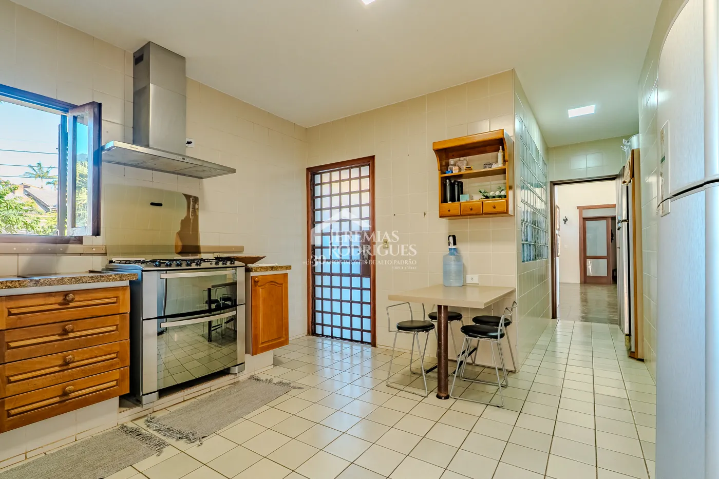 Mansão à venda com 7suítes no Condomínio Santa Rita em Ubatuba/SP.