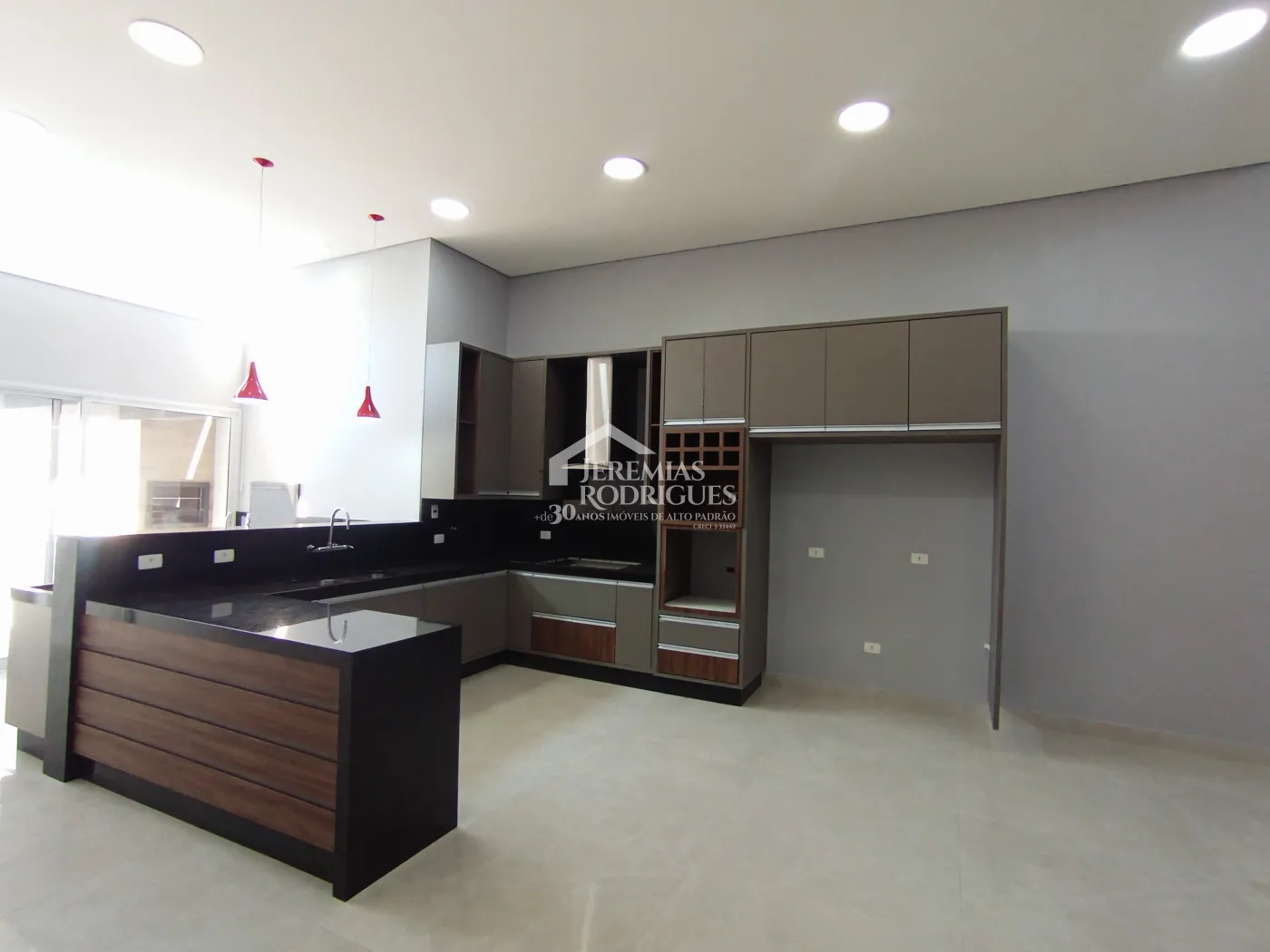 Casa para venda e locação com 3 dormitórios, no Condomínio Campos do Conde II em Tremembé/SP.