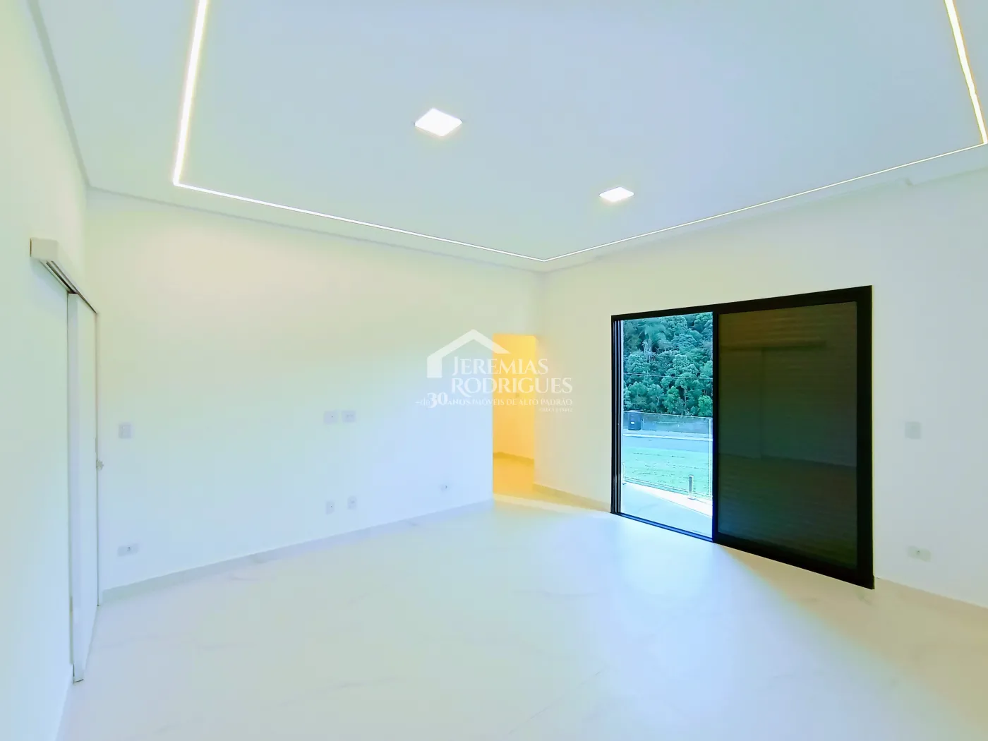 Casa assobradada à venda com 4 dormitórios no Condomínio Cyrella Landscape emTaubaté/SP.