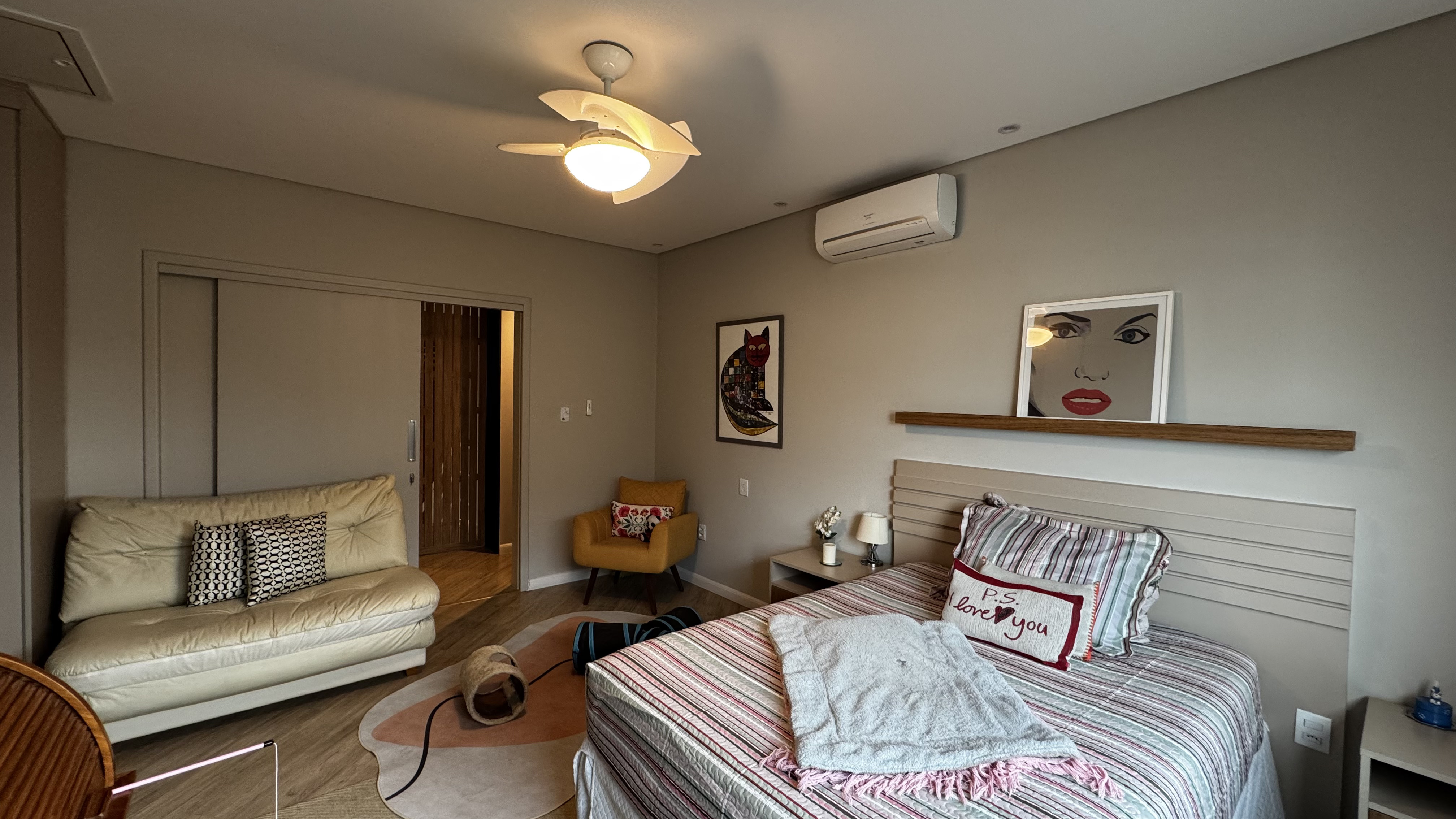 Casa à venda com 3 suítes no Condomínio Reserva dos Lagos em Pindamonhangaba/SP.