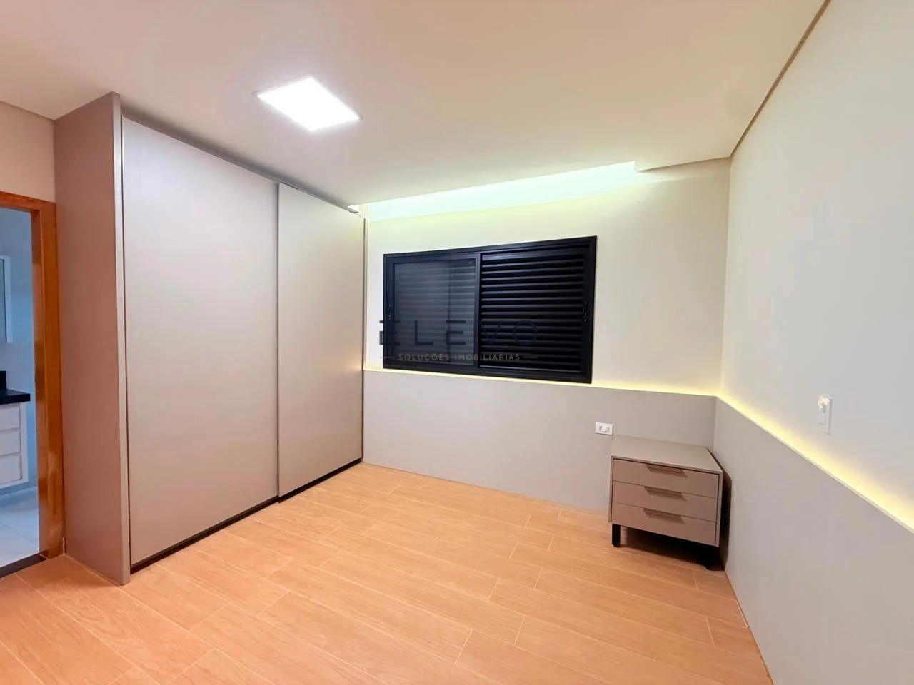 Casa Alto Padrão à Venda no Jardim Itália | 3 Suítes, Piscina Aquecida e Móveis Planejados