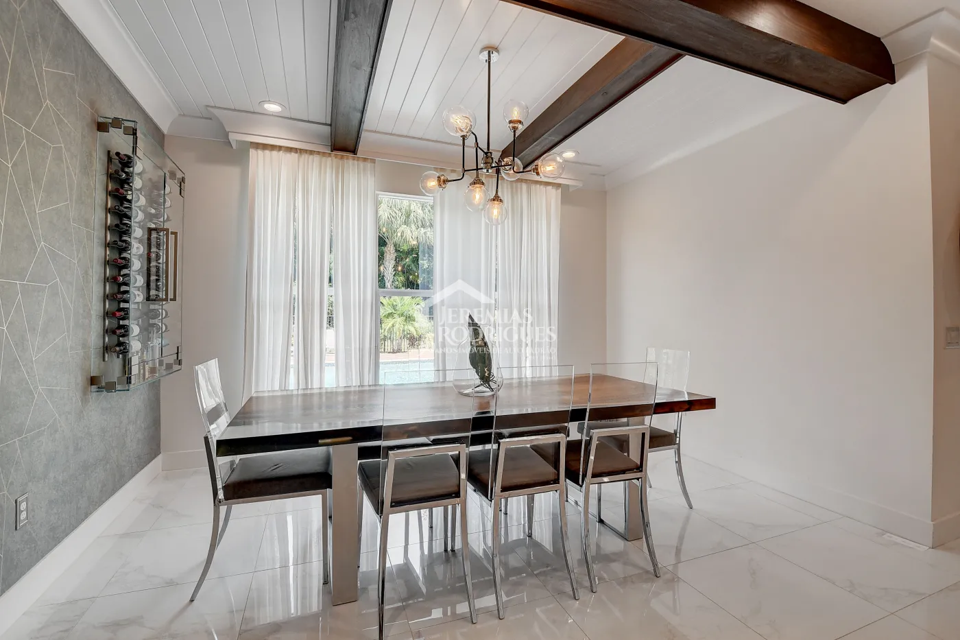 Casa com 4 dormitórios - Condomínio Dakota - Miami/ Flórida