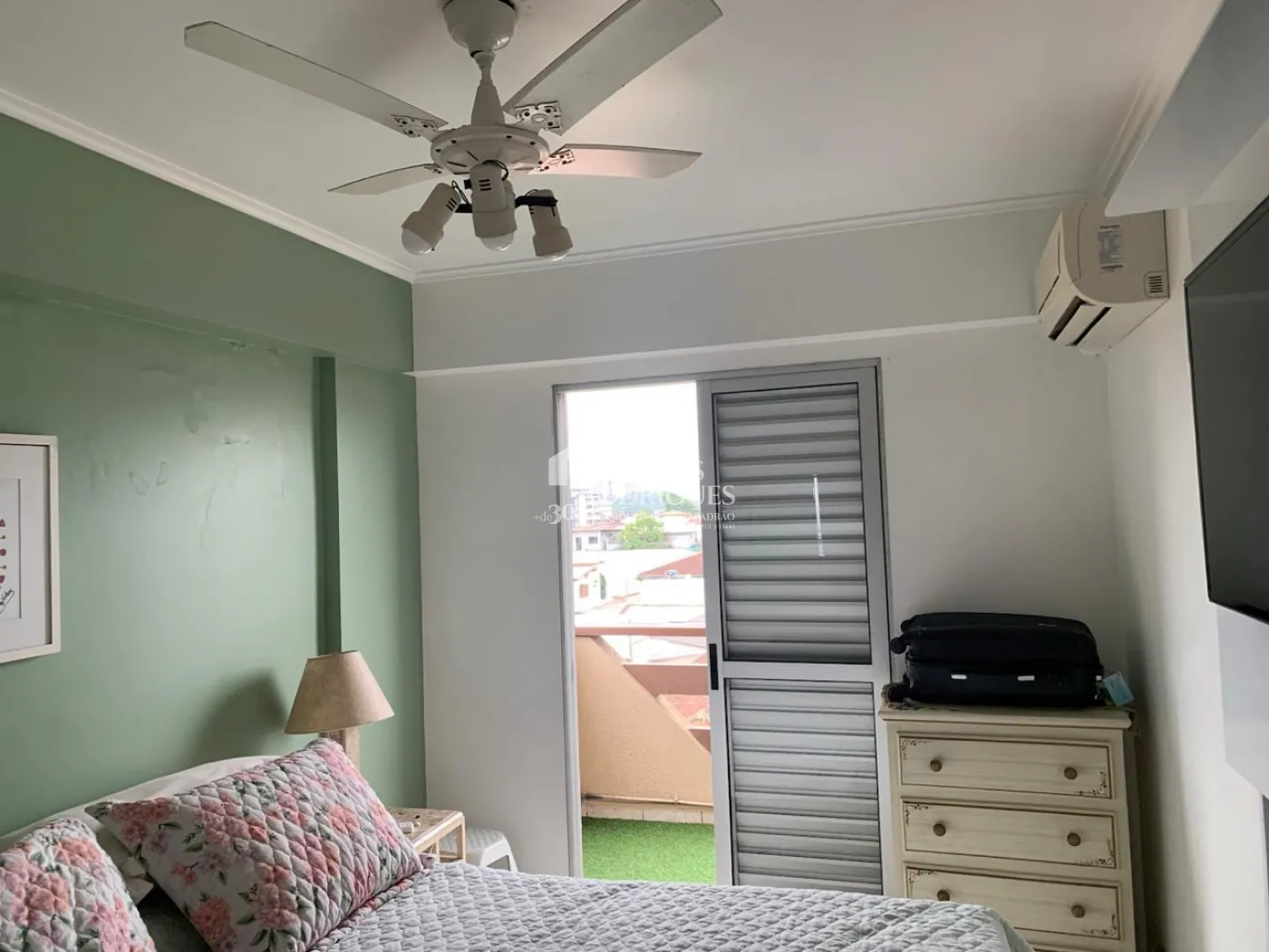 Cobertura duplex à venda com 2 dormitórios, 113 m² no Condomínio Sol Tropical em Ubatuba/SP.