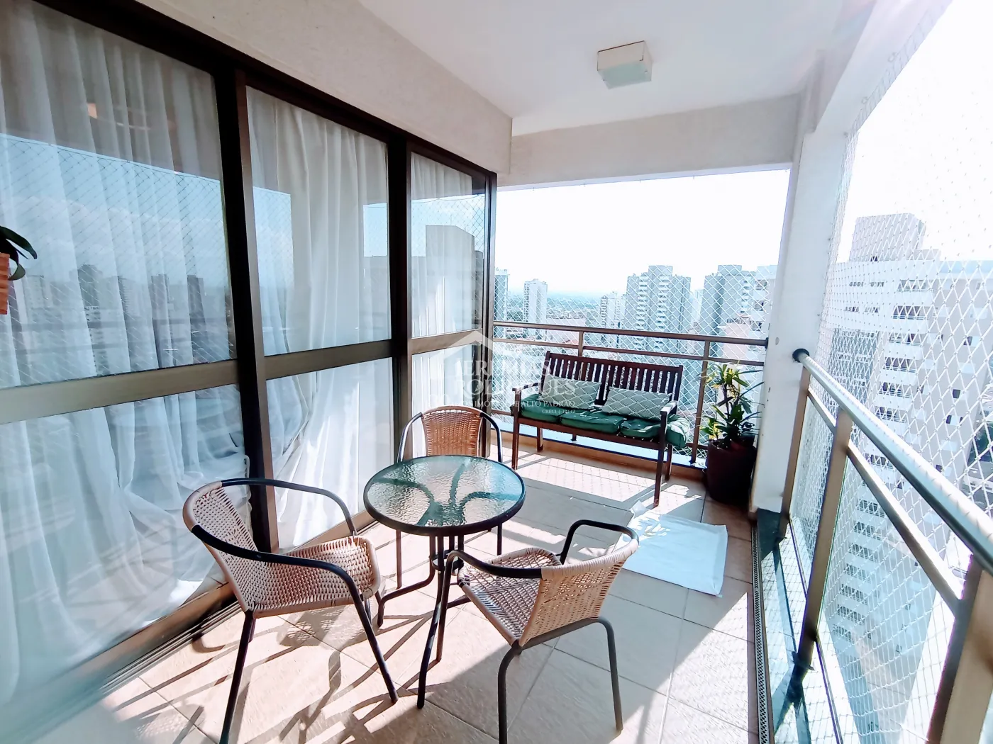 Apartamento à venda com 3 dormitórios no Edifício Jabuticabeiras em Taubaté/SP