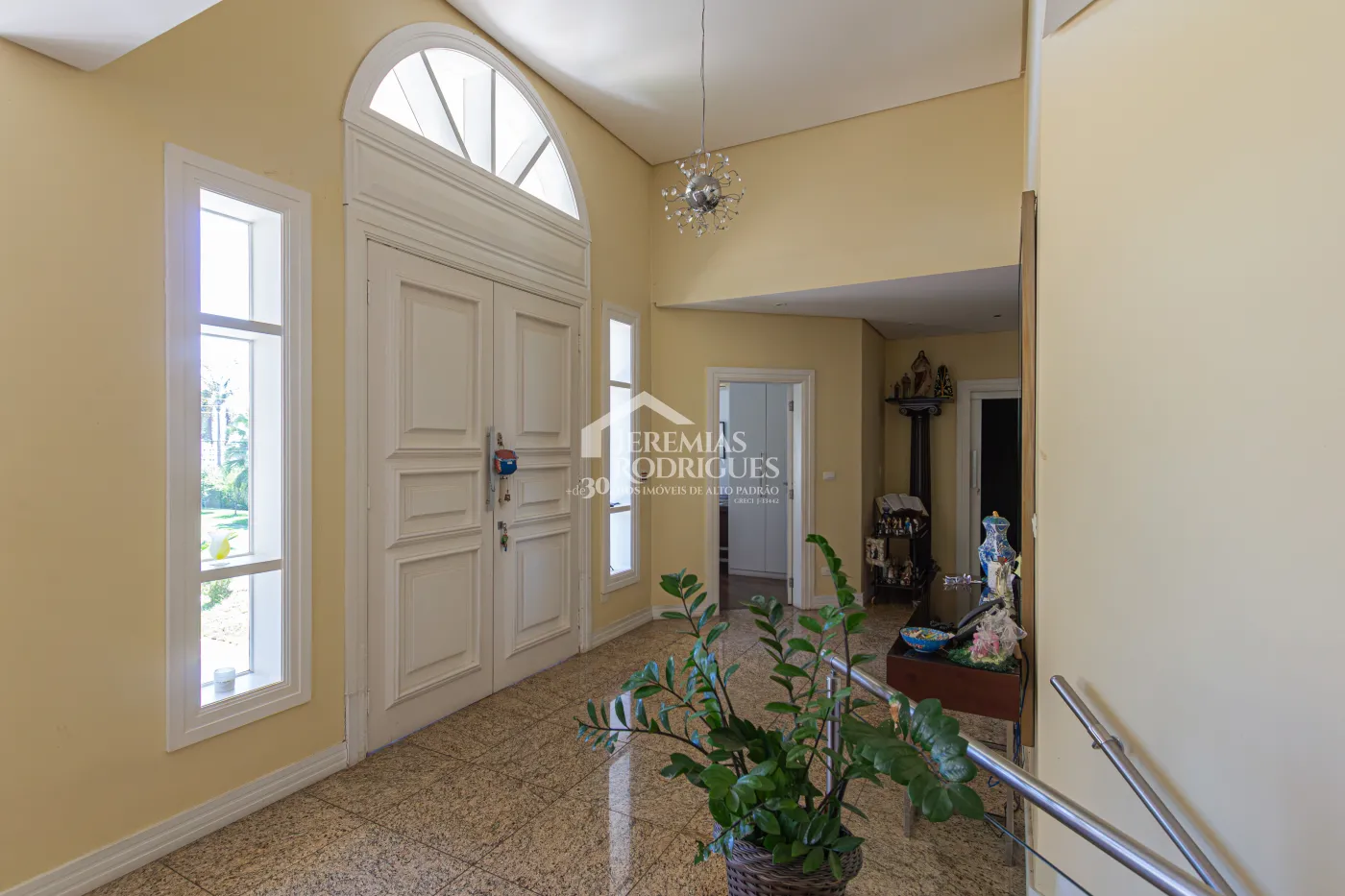 Casa para venda com 4 suítes no Condomínio Residencial dos Pinheiros em Caçapava/SP